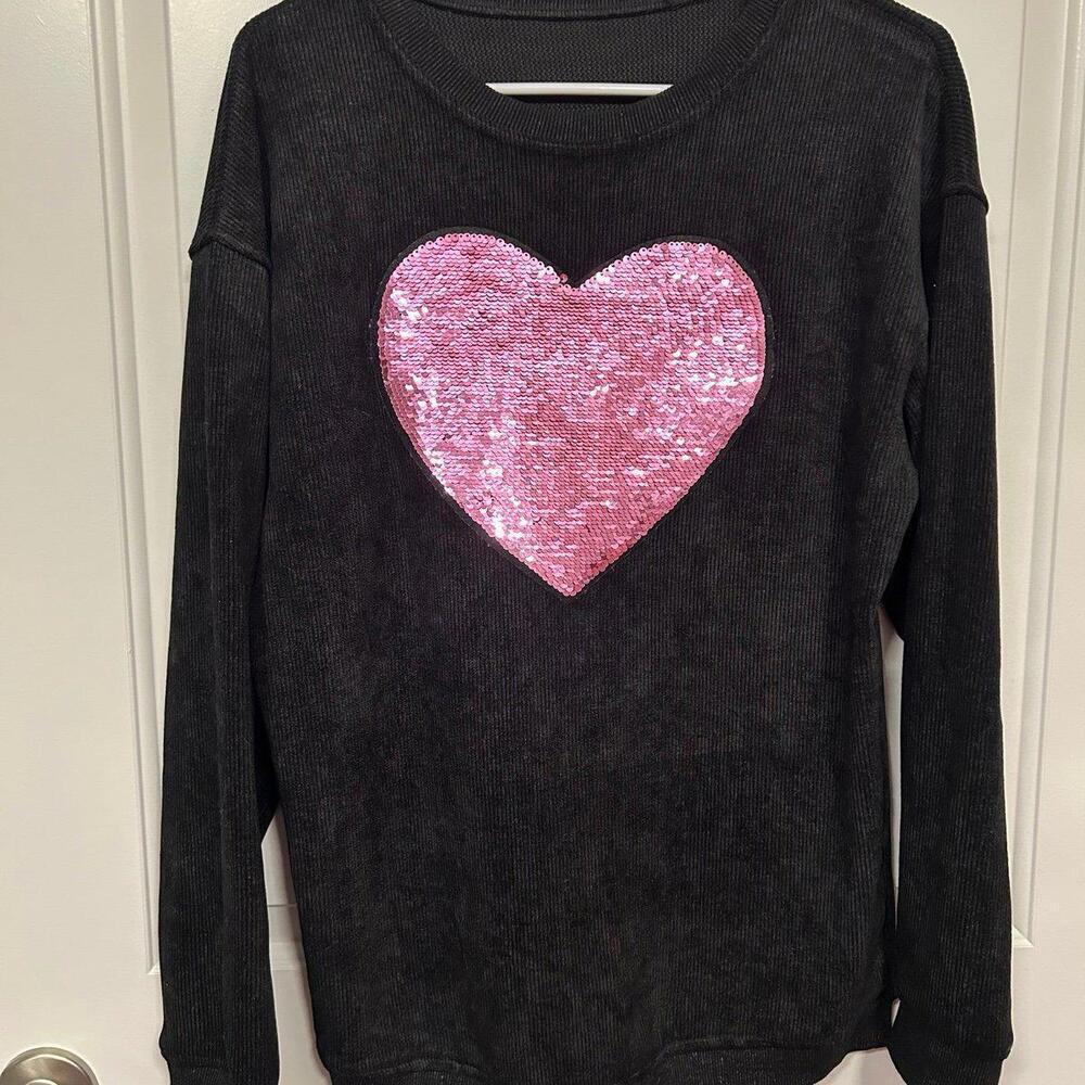 Boutique Black ribbed Valentine sweatshirt with pink sequin heart size small EUC